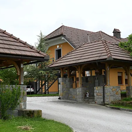 Sobe In Apartma Portus 3* Rakek