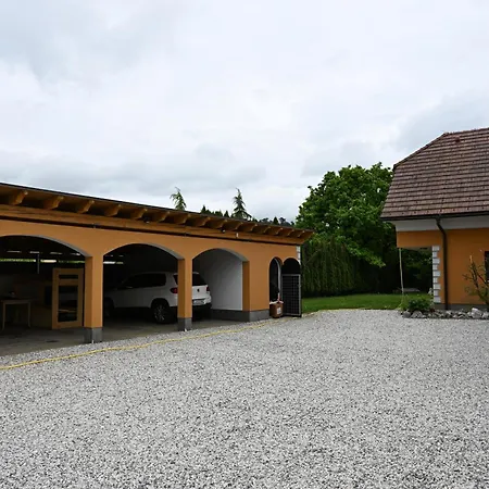 Bed & Breakfast Sobe In Apartma Portus 3*