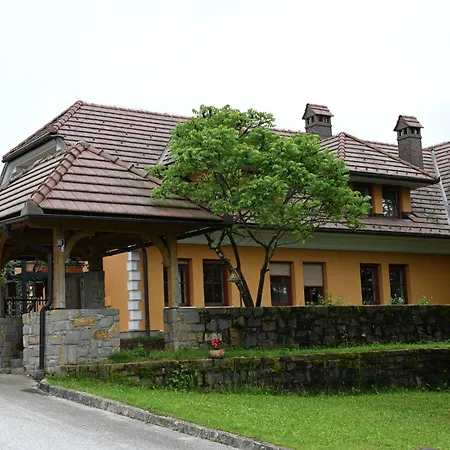 Sobe In Apartma Portus Bed & Breakfast Rakek