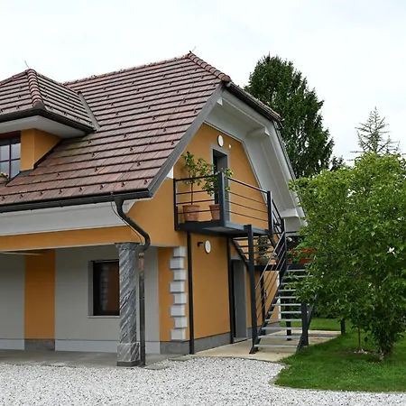 Sobe In Apartma Portus Bed & Breakfast