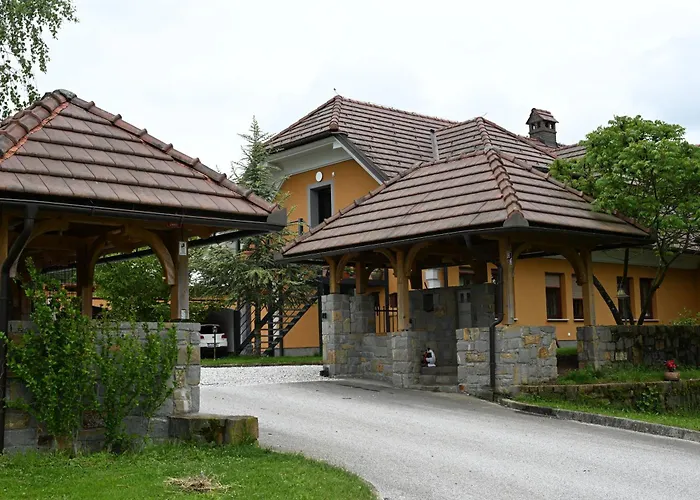 Sobe In Apartma Portus 3* Rakek