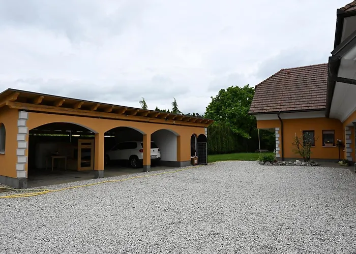 Bed & Breakfast Sobe In Apartma Portus 3*