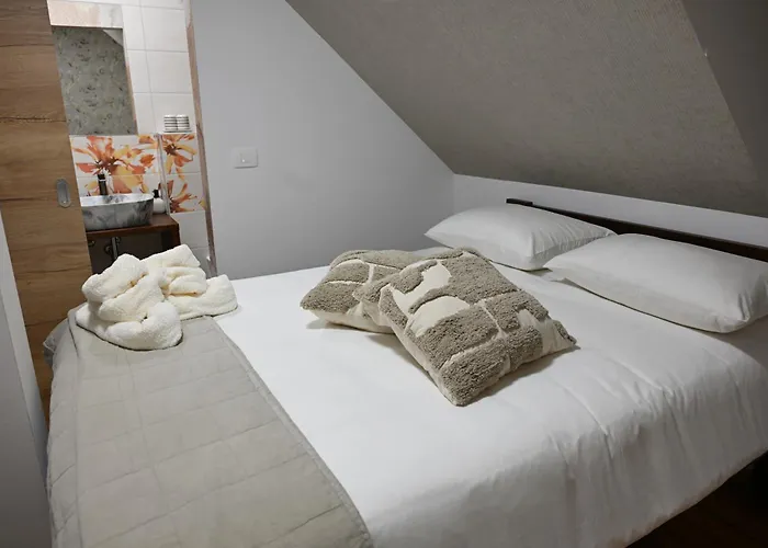 Sobe In Apartma Portus Bed & Breakfast 3*